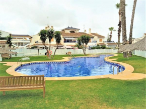 Chalet adosado en RIOMAR-3, urbanización residencial privada